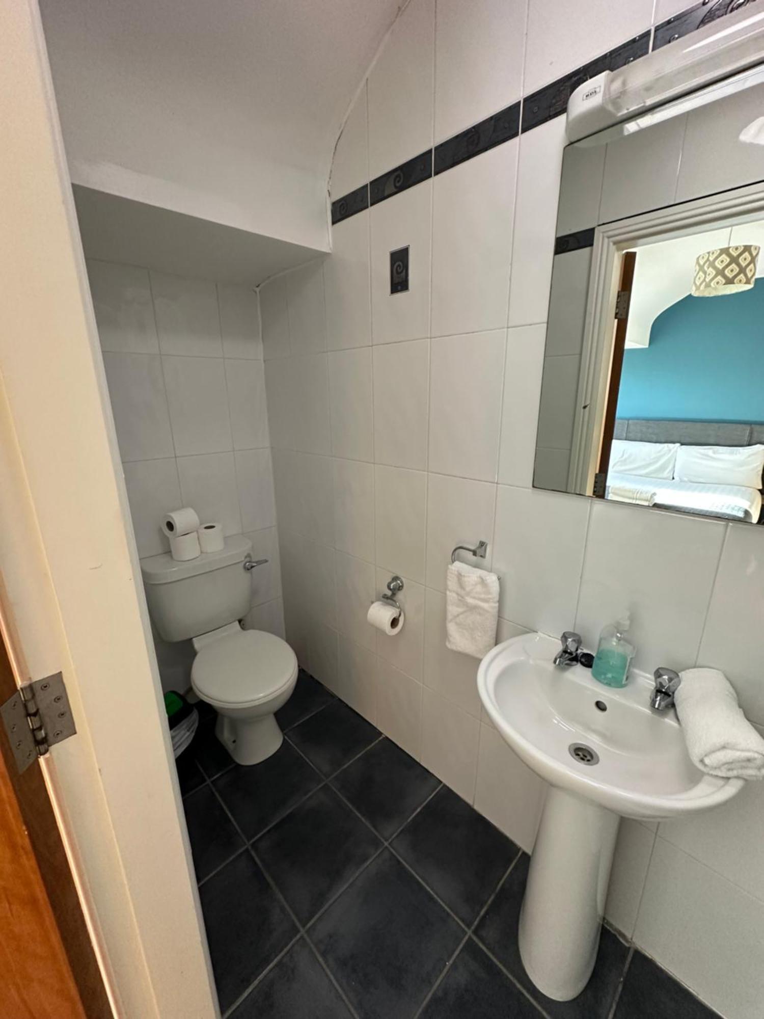 Waterlane Apartments Голуэй Экстерьер фото