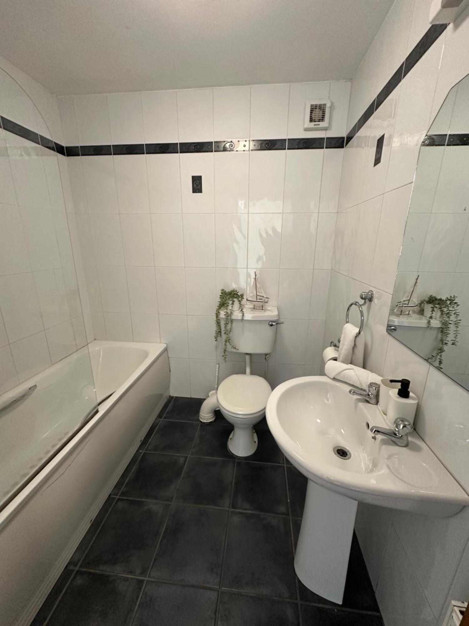 Waterlane Apartments Голуэй Экстерьер фото